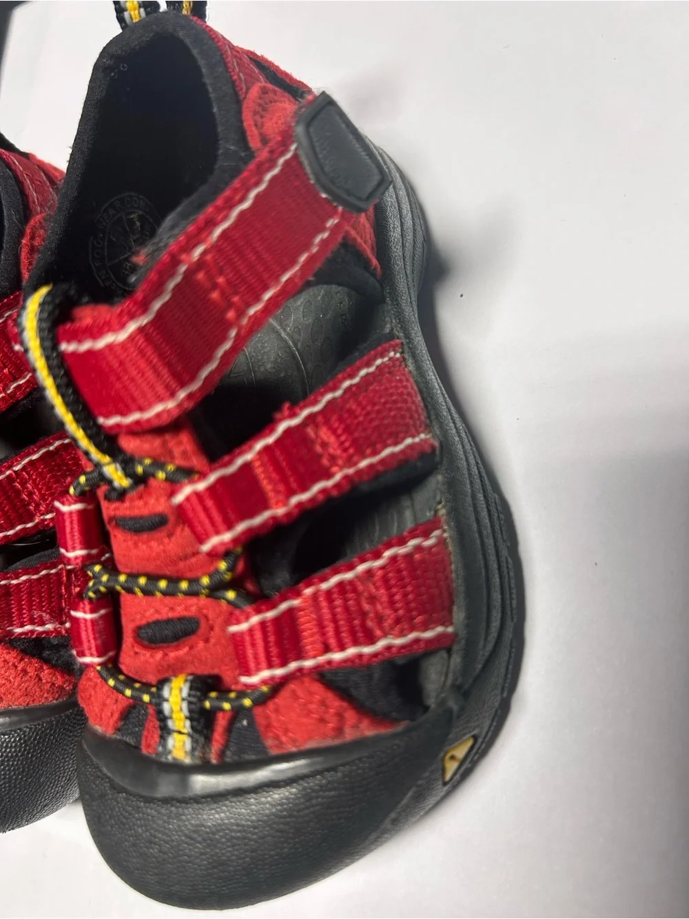 KEEN Newport H2 Toddler Sandals Size 4 Red Black Yellow Preowned Great Condition